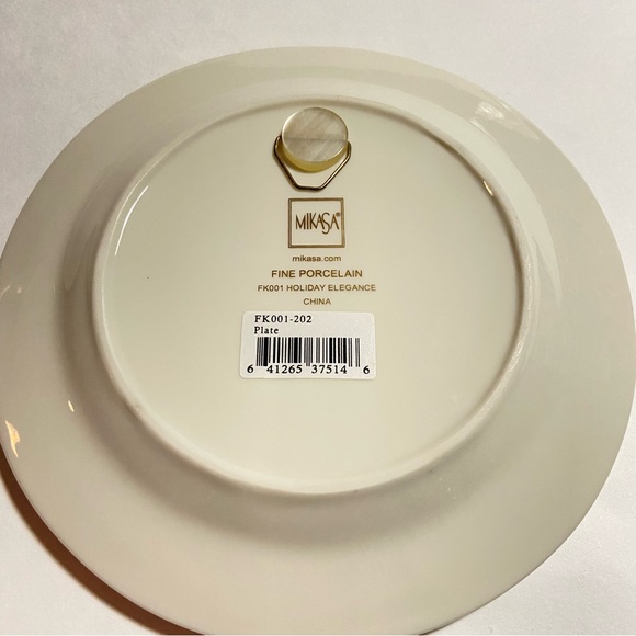 Mikasa Holiday Elegance FK001 Caroler Round Fine Porcelain 3D Decorative Plate. - Picture 2 of 3